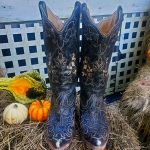 Corral women's pointed toe boots